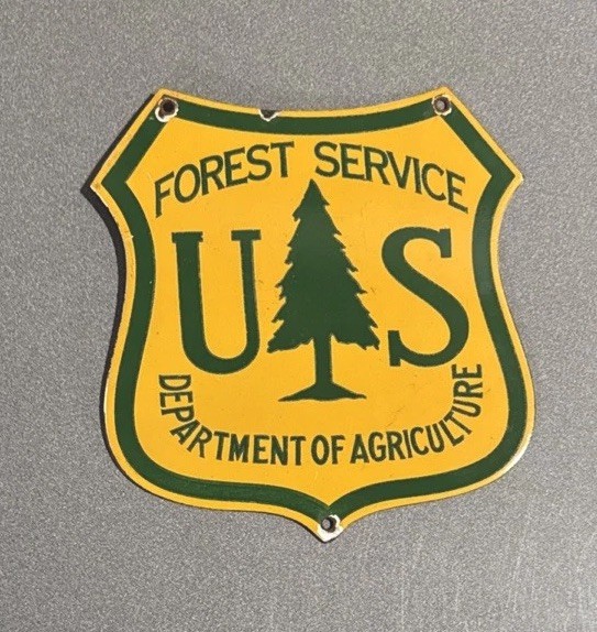 VINTAGE US FOREST FISH HUNT PORCELAIN SIGN CAR GAS MOTORCYCLE OIL TRUCK VINTAGE US FOREST FISH HUNT PORCELAIN SIGN CAR GAS MOTORCYCLE OIL TRUCK