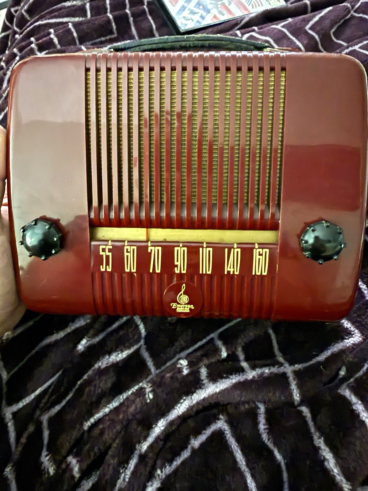 Emerson Model 560 Maroon Bakelite Vintage Tube Radio w/ Carry Handle Emerson Model 560 Maroon Bakelite Vintage Tube Radio w/ Carry Handle