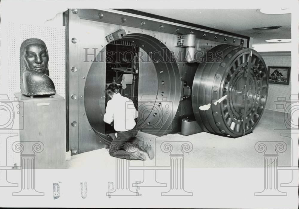 1976 Press Photo Vaults provide security for valuables at Wichita Art Museum