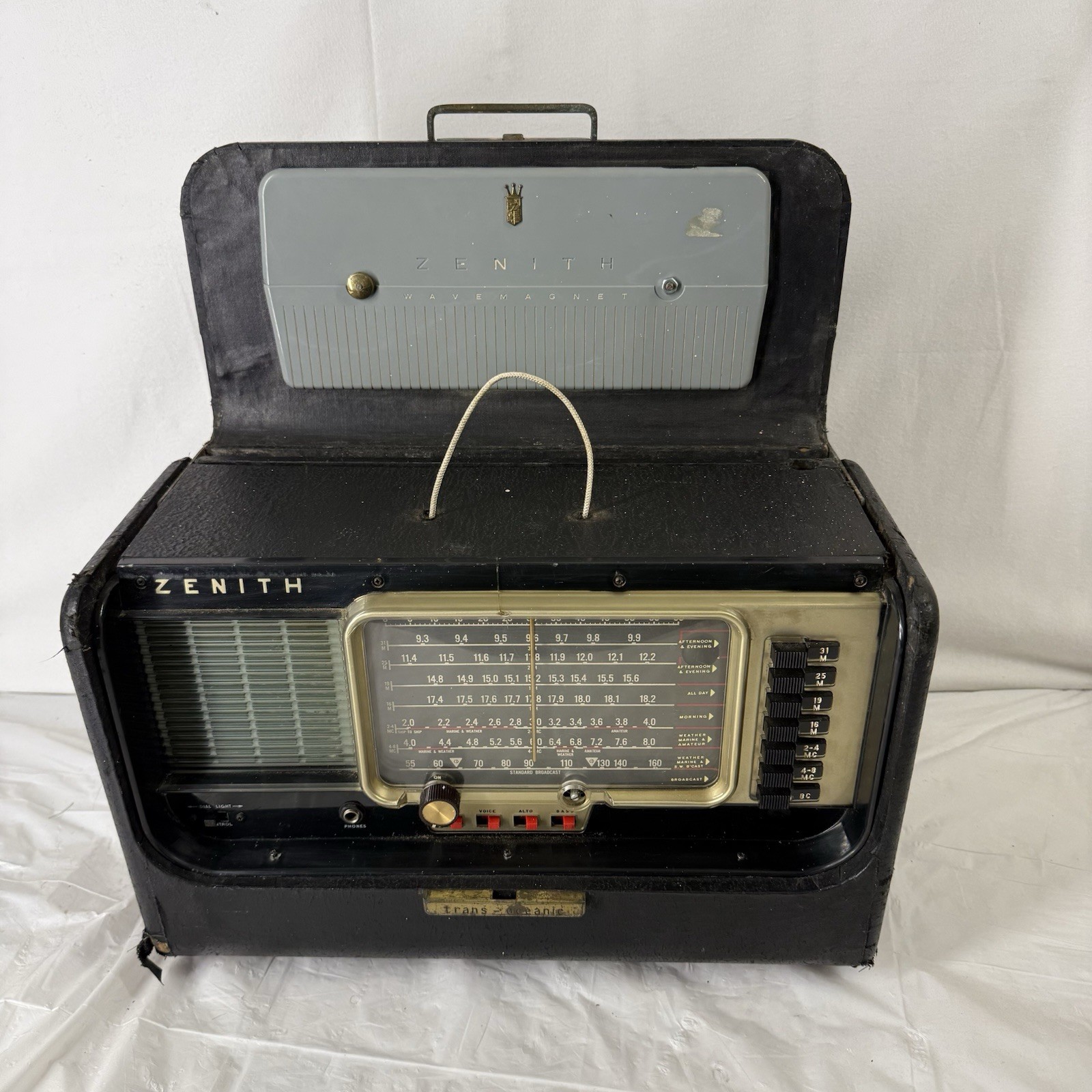 E1 VTG Zenith R600 Trans-Oceanic Wave Magnet Tube Radio Untested Damaged E1 VTG Zenith R600 Trans-Oceanic Wave Magnet Tube Radio Untested Damaged