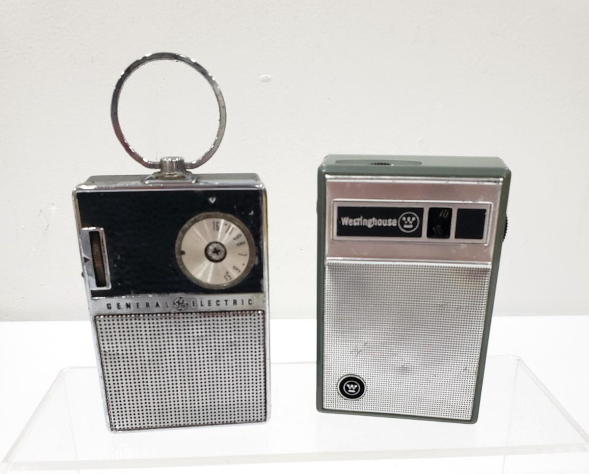 2 Vintage Westinghouse and GE transistor radio - for parts or repair