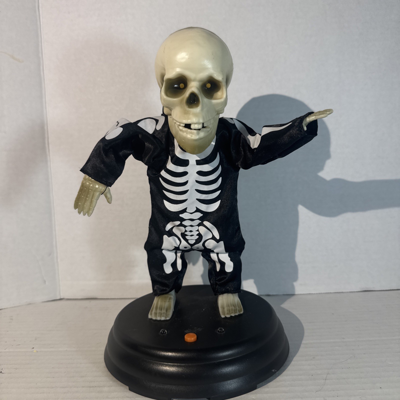 GEMMY Grave Raver Dancing Skeleton Lights Halloween Animated Works “Hey Baby” 