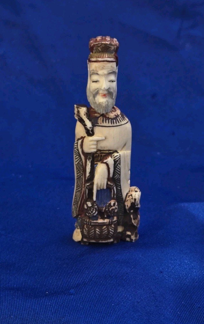 19th Century Antique Carved Hand Painted Figural Snuff Bottle \ 19th Century Antique Carved Hand Painted Figural Snuff Bottle \