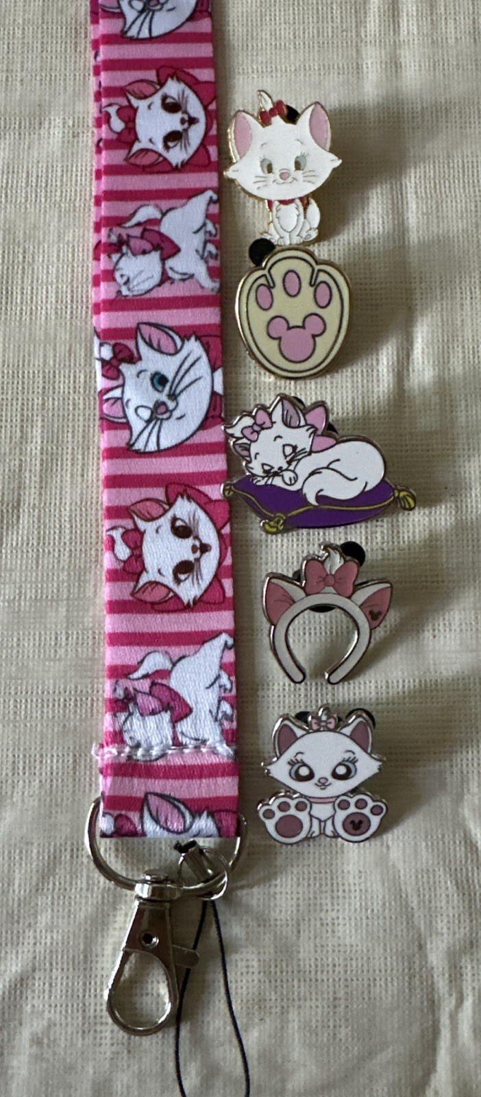 Marie ARISTOCATS lanyard starter set with 5 Disney Trading Pins NEW Marie ARISTOCATS lanyard starter set with 5 Disney Trading Pins NEW