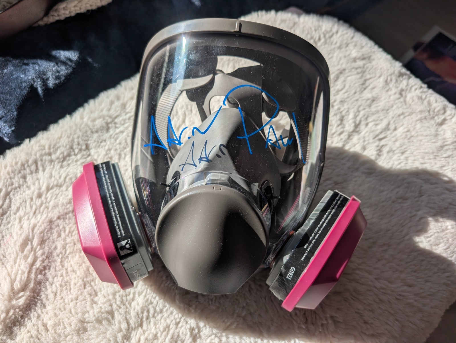 Aaron Paul Signed Respirator Mask Blue Pen PROOF Aaron Paul Signed Respirator Mask Blue Pen PROOF