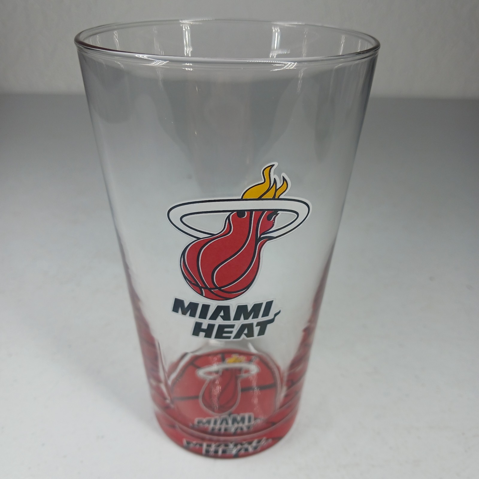 Vtg MIAMI HEAT NBA BEER PINT GLASS 53/4 Tall Vtg MIAMI HEAT NBA BEER PINT GLASS 53/4 Tall