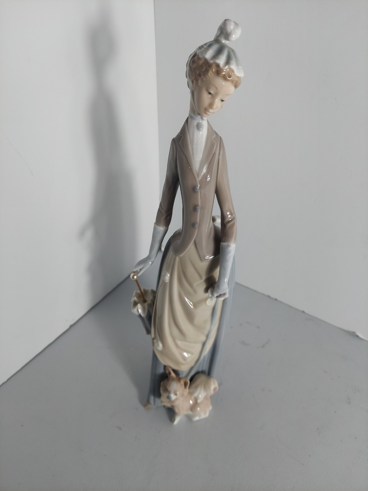 Vintage Large Lladro Lady with Dog Umbrella #4761 Made In Spain 14” Tall Vintage Large Lladro Lady with Dog Umbrella #4761 Made In Spain 14” Tall
