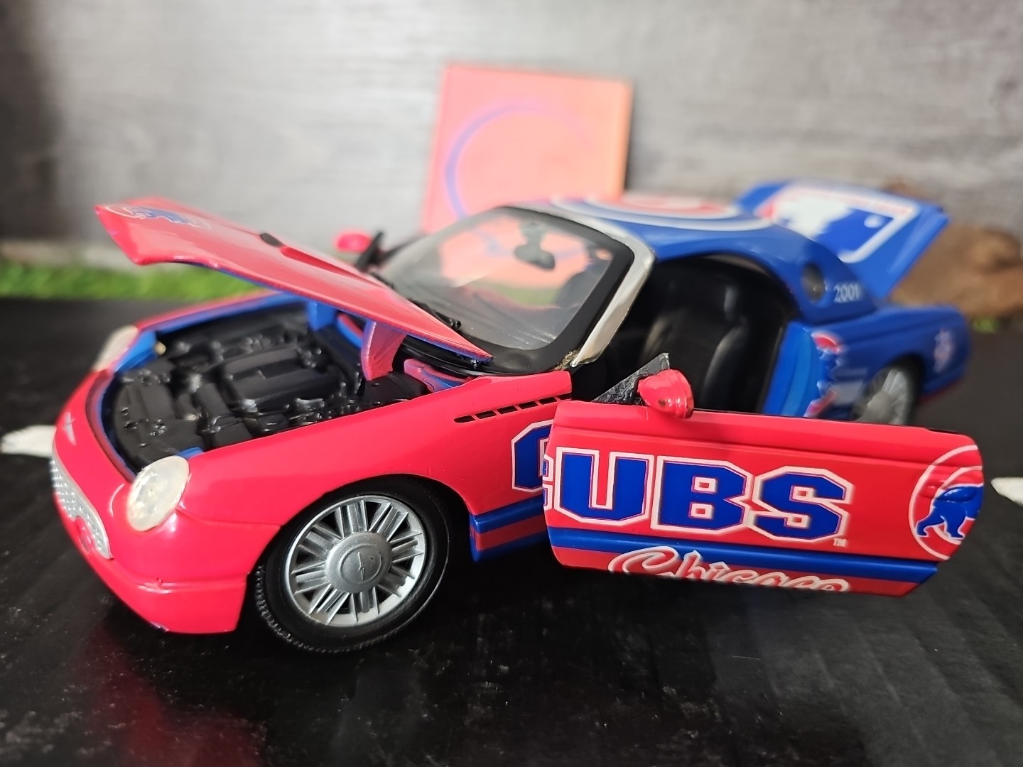 Vintage 2000 White Rose Collectables Chicago Cubs MLB 2001 Ford Thunderbird 1:24