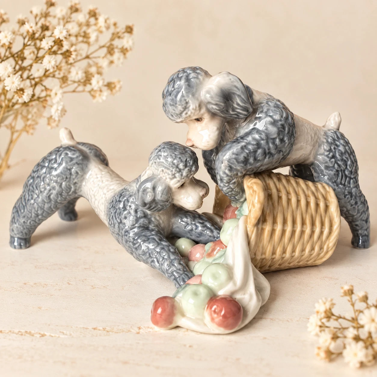 LLADRO **VERY RARE** POODLES WITH APPLEBASKET*** 1978-1982 LLADRO **VERY RARE** POODLES WITH APPLEBASKET*** 1978-1982