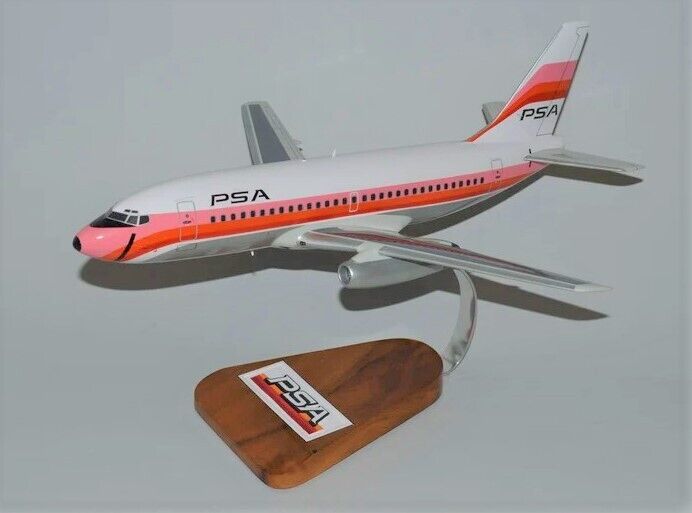 PSA Pacific Southwest Airlines Boeing 737-200 Desk Top Model 1/72 SC Airplane
