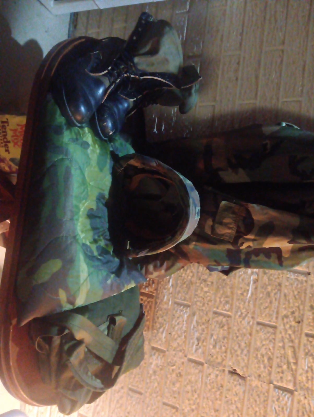 Gentex Combat Helmet Parka XL Boots Blanket carryall G2U Gentex Combat Helmet Parka XL Boots Blanket carryall G2U