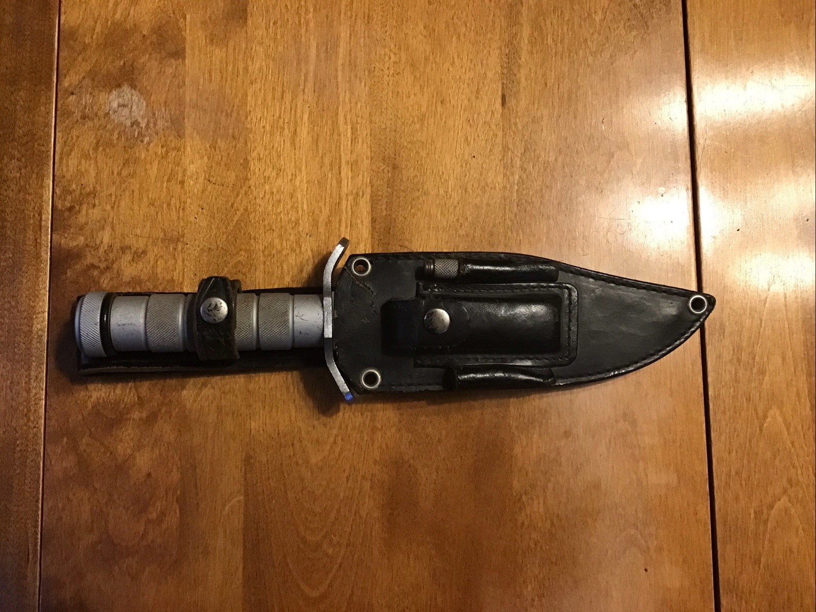 Vintage Valor 679 Survival Fixed Blade Knife Vintage Valor 679 Survival Fixed Blade Knife