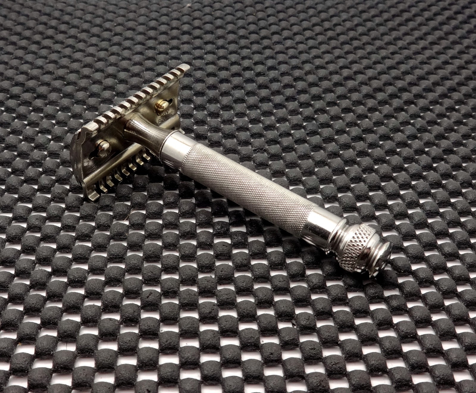 Vintage 1930's Gillette British NEW DE Safety Made In England Razor NO CRACKS Vintage 1930's Gillette British NEW DE Safety Made In England Razor NO CRACKS
