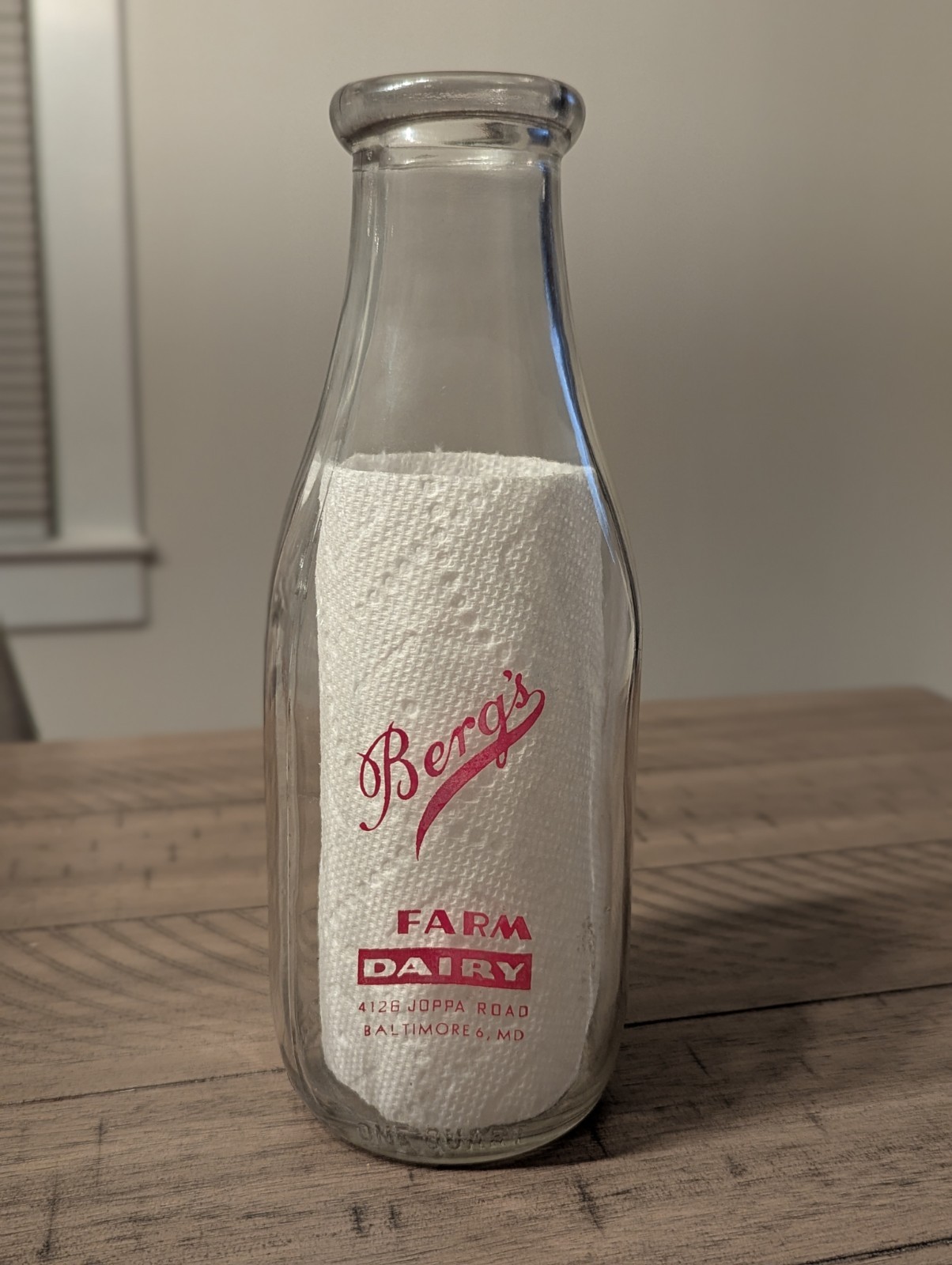 TSPQ Berg\'s Farm Dairy 4128 Joppa Rd Baltimore MD Square Red Pyro Milk Bottle