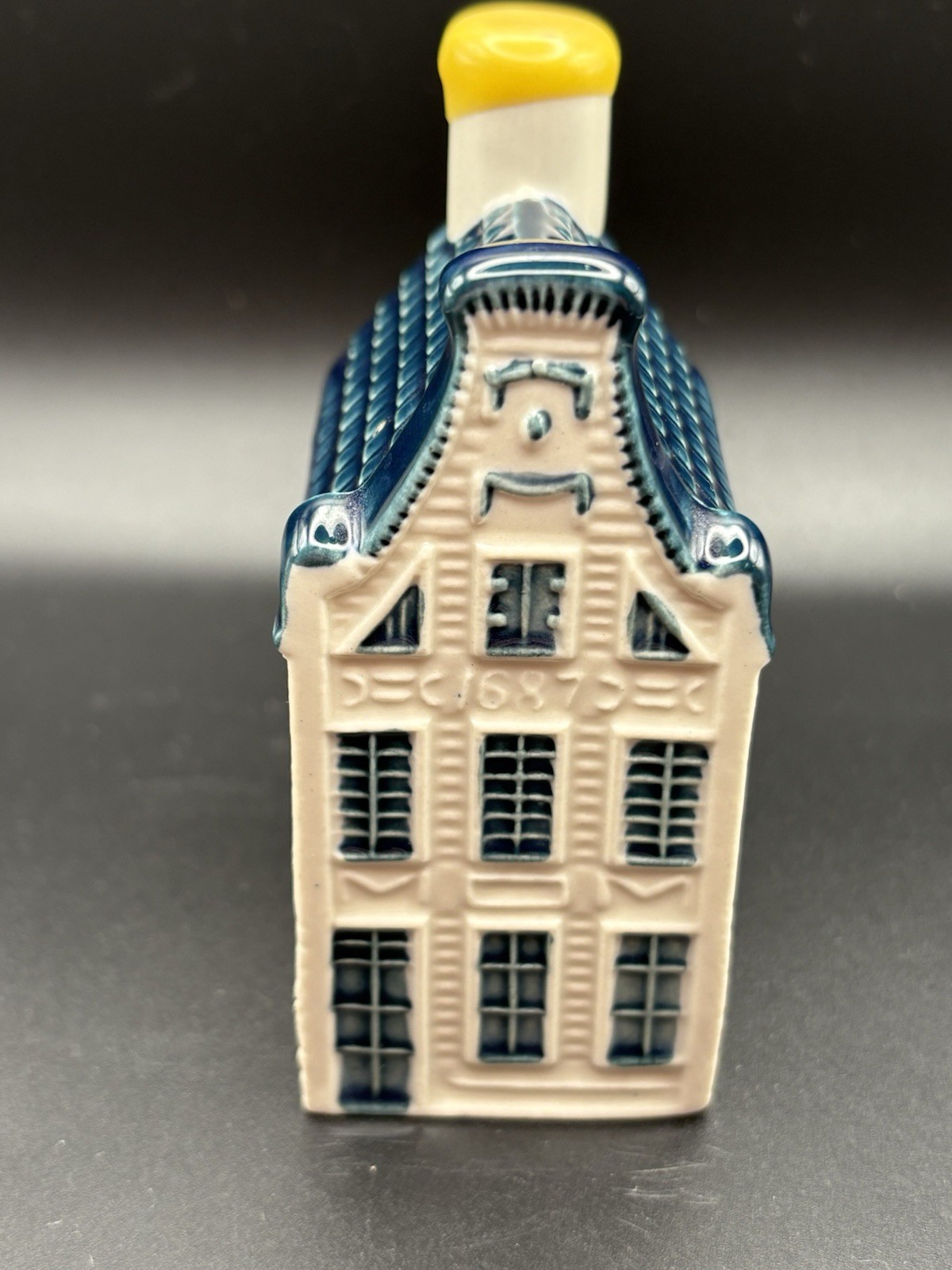KLM Delft Blue House #13 BOLS Collectible Miniature address Kamp 10 Amersfoort KLM Delft Blue House #13 BOLS Collectible Miniature address Kamp 10 Amersfoort