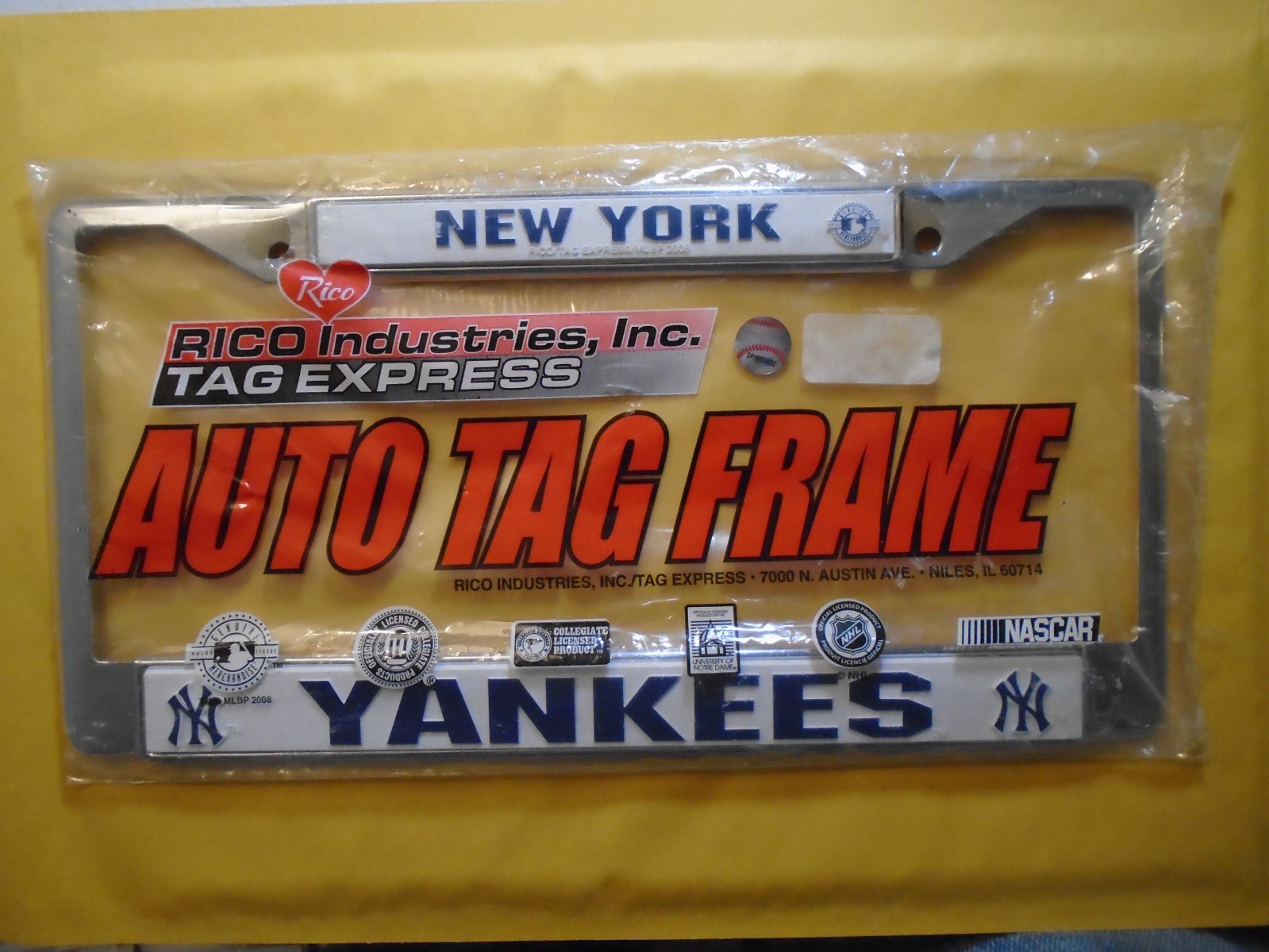 NEW YORK YANKEES LICENSE PLATE FRAME- RICO INDUSTRIES - NEW - NEW YORK YANKEES LICENSE PLATE FRAME- RICO INDUSTRIES - NEW -