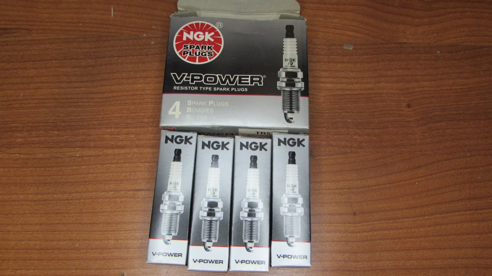 NGK 2238 V-Power Spark Plugs TR5 SET OF 4 NEW
