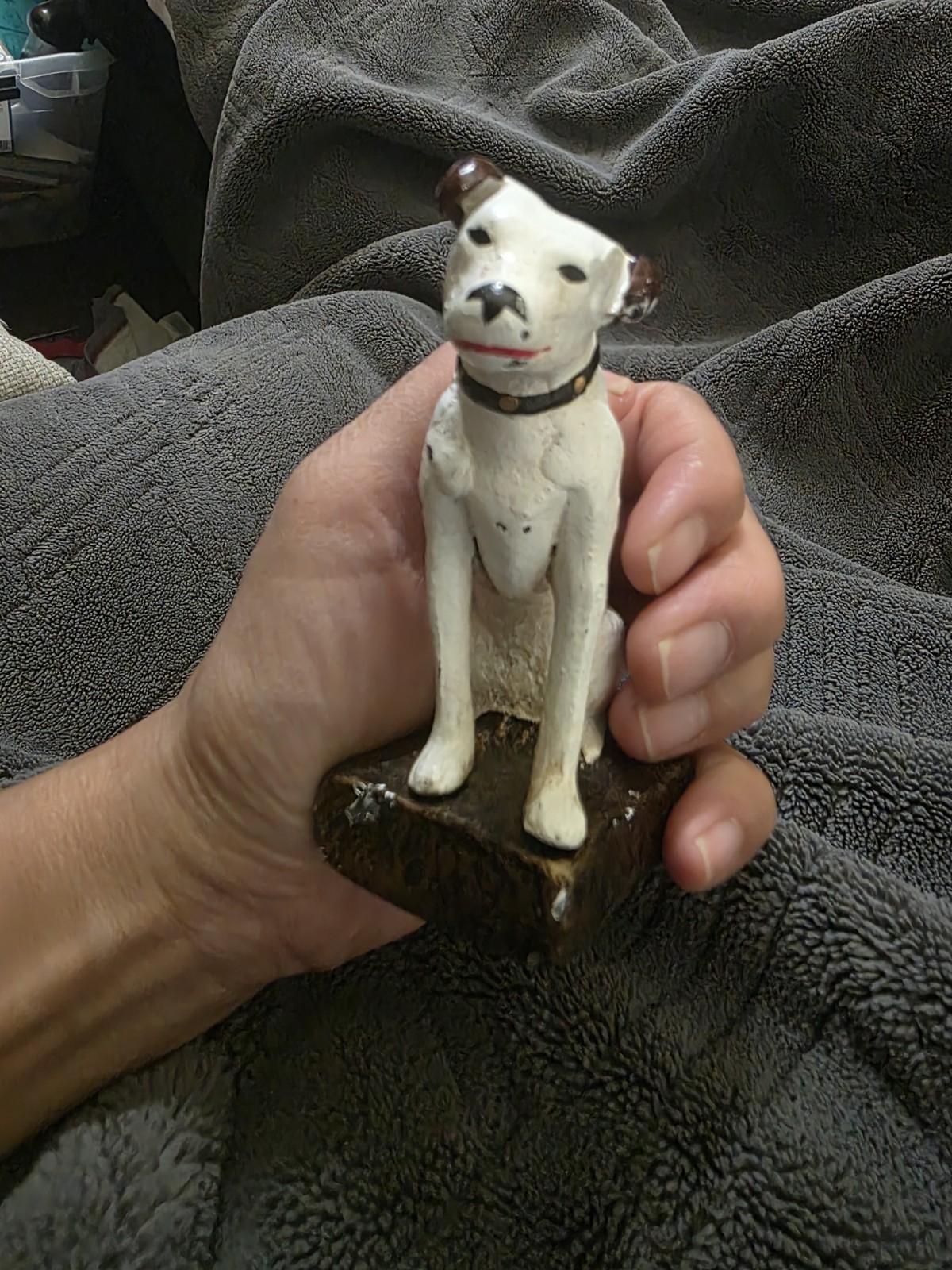 Vintage RCA Victor dog cast iron nipper 