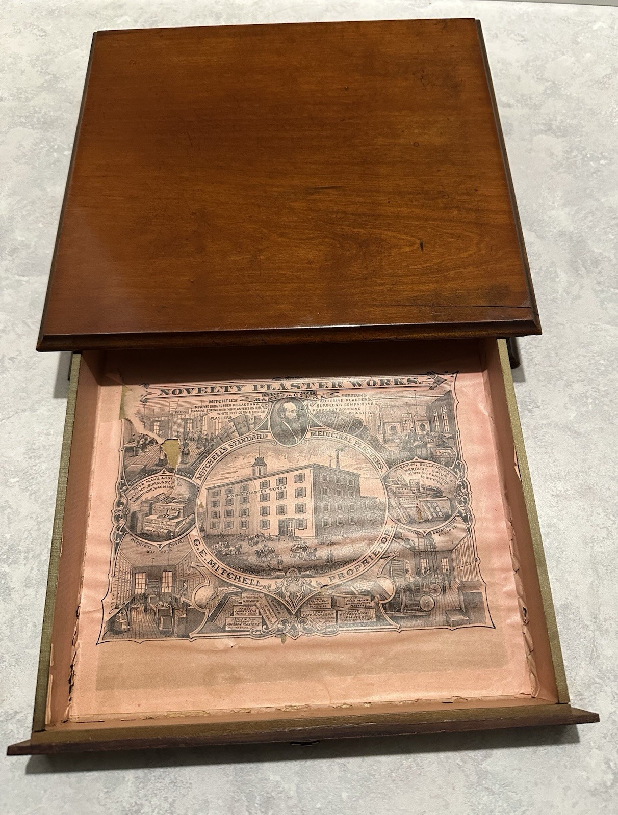 Antique G.E.Mitchell Medicinal Box “Novelty Plaster Works” Awesome Graphics Antique G.E.Mitchell Medicinal Box “Novelty Plaster Works” Awesome Graphics