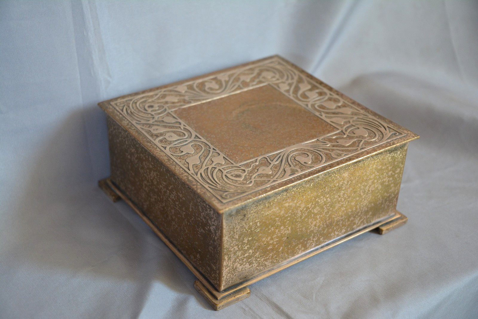 FINE ANTIQUE SILVERCREST STERLING OVERLAY ON BRONZE ART NOUVEAU HUMIDOR FINE ANTIQUE SILVERCREST STERLING OVERLAY ON BRONZE ART NOUVEAU HUMIDOR