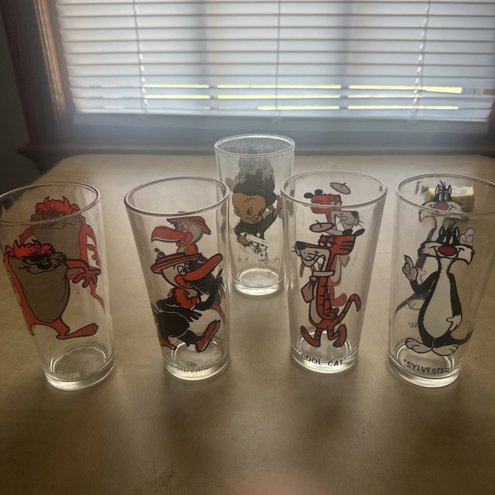 73 Looney tunes Vintage drinking glasses set of 5 73 Looney tunes Vintage drinking glasses set of 5