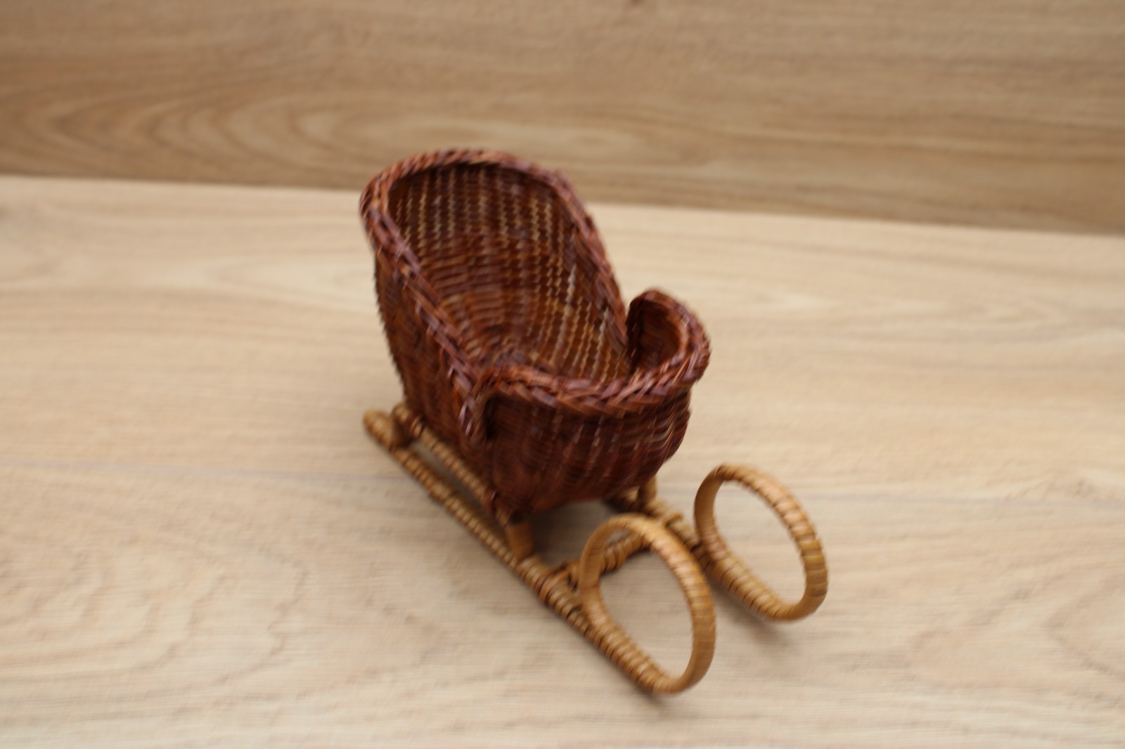Vintage Wicker Rattan Christmas Sleigh Basket Holiday Tabletop Decor Brown 7 Vintage Wicker Rattan Christmas Sleigh Basket Holiday Tabletop Decor Brown 7