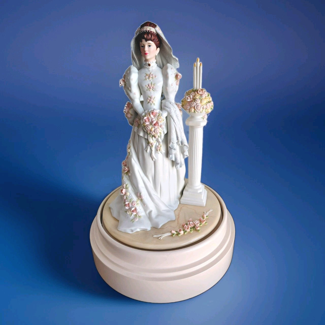AVON MRS ALBEE Wedding Figurine Floral Lace Veil Bouquet w/ Pillar Candle AVON MRS ALBEE Wedding Figurine Floral Lace Veil Bouquet w/ Pillar Candle