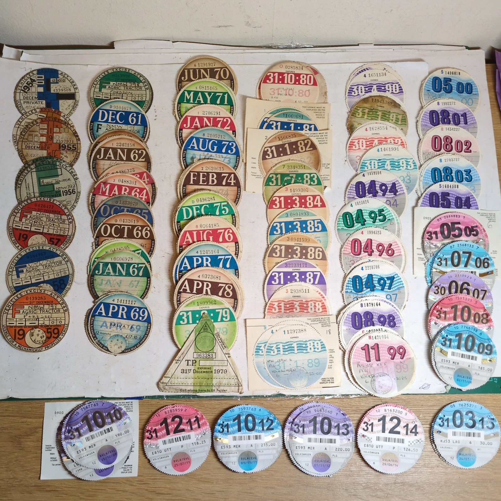 Very Large Collection of 300+ Old Tax Discs 50s, 60s, 70s, 80s, 90s, 00s, 10s Very Large Collection of 300+ Old Tax Discs 50s, 60s, 70s, 80s, 90s, 00s, 10s