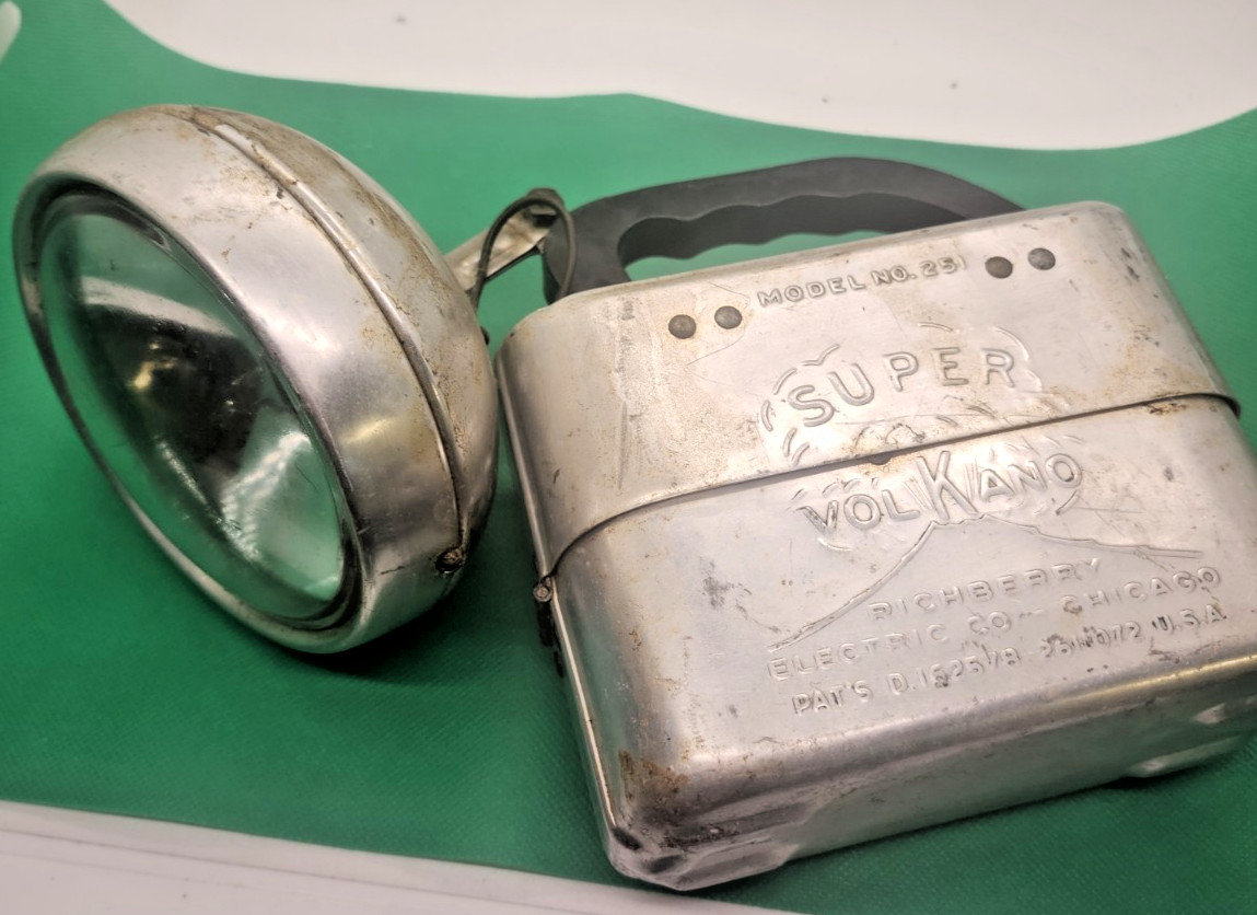 Vintage Super Volkano Model 251 Aluminum Lantern Flashlight Richberry Chicago Vintage Super Volkano Model 251 Aluminum Lantern Flashlight Richberry Chicago