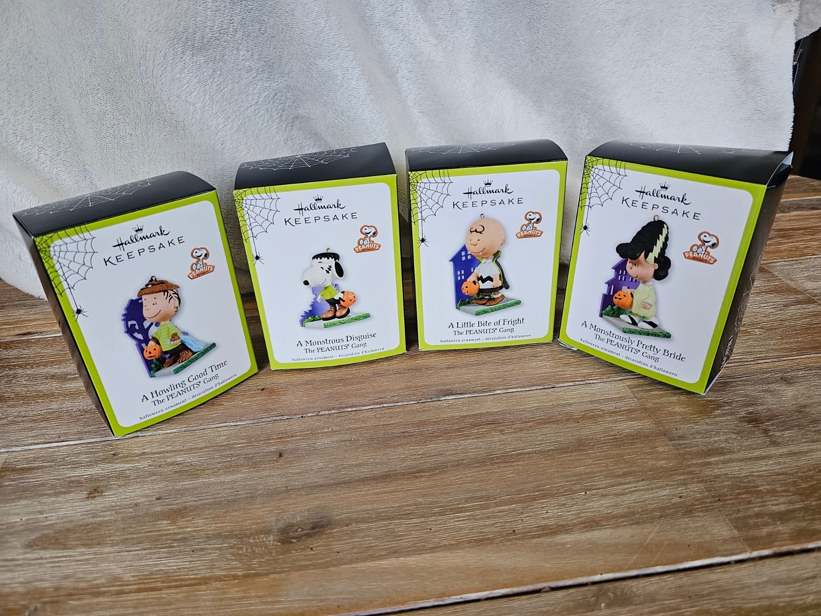 4 Hallmark Ornament 2011 Halloween The Peanuts Gang A Monstrous Disguise 4 Hallmark Ornament 2011 Halloween The Peanuts Gang A Monstrous Disguise