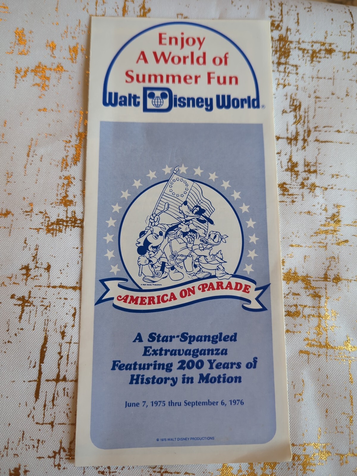 1975-76 WALT DISNEY WORLD AMERICA ON PARADE ORLANDO FL BROCHURE TRAVEL VTG RARE 1975-76 WALT DISNEY WORLD AMERICA ON PARADE ORLANDO FL BROCHURE TRAVEL VTG RARE