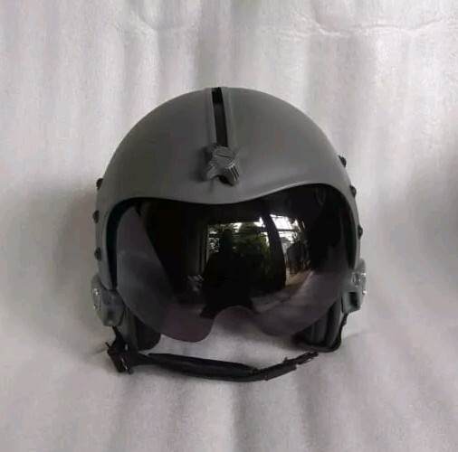 HGU-33 PLAIN GRAY FIGHTER PILOT HELMET REPLICA + BADGE HGU-33 PLAIN GRAY FIGHTER PILOT HELMET REPLICA + BADGE