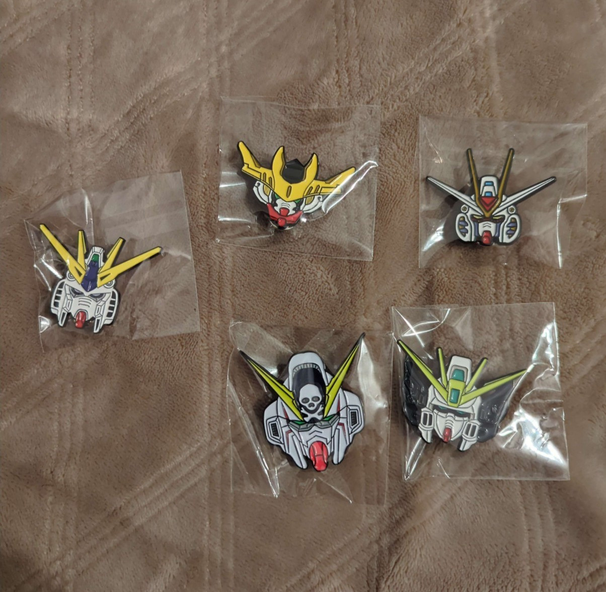 Gundam Gen1 Pin Set Nu gundam, Lupus Rex, Wing EW, Crossbone X-1, Strike Freedom