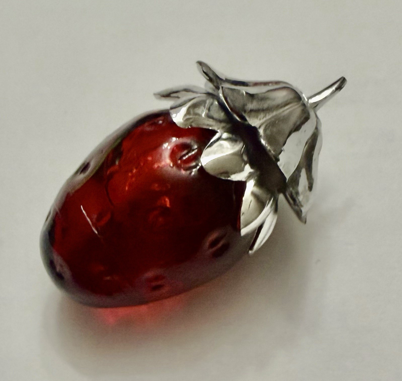 Vintage Avon Strawberry Fair Red Glass Silver Tone Perfume Bottle W/Perfume Vintage Avon Strawberry Fair Red Glass Silver Tone Perfume Bottle W/Perfume