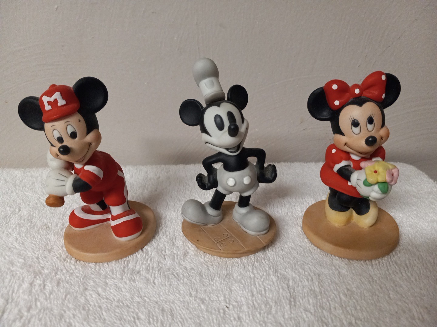 Vintage Disney Mickey Mouse 3 Piece 4.5 Vintage Disney Mickey Mouse 3 Piece 4.5