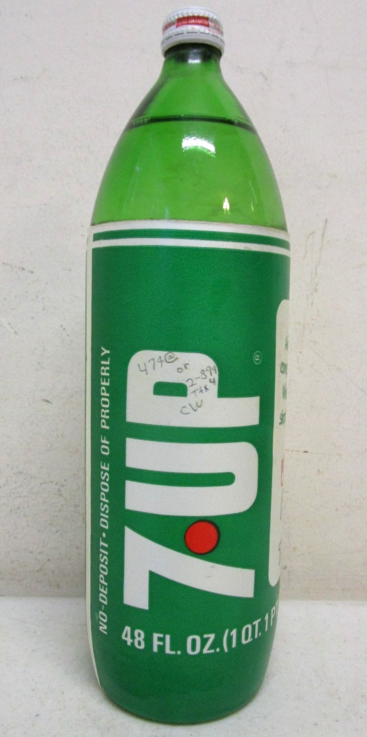 VINTAGE 1970's-80's NOS 7UP SODA STYROFOAM LABEL 48OZ GLASS BOTTLE UNOPENED FULL