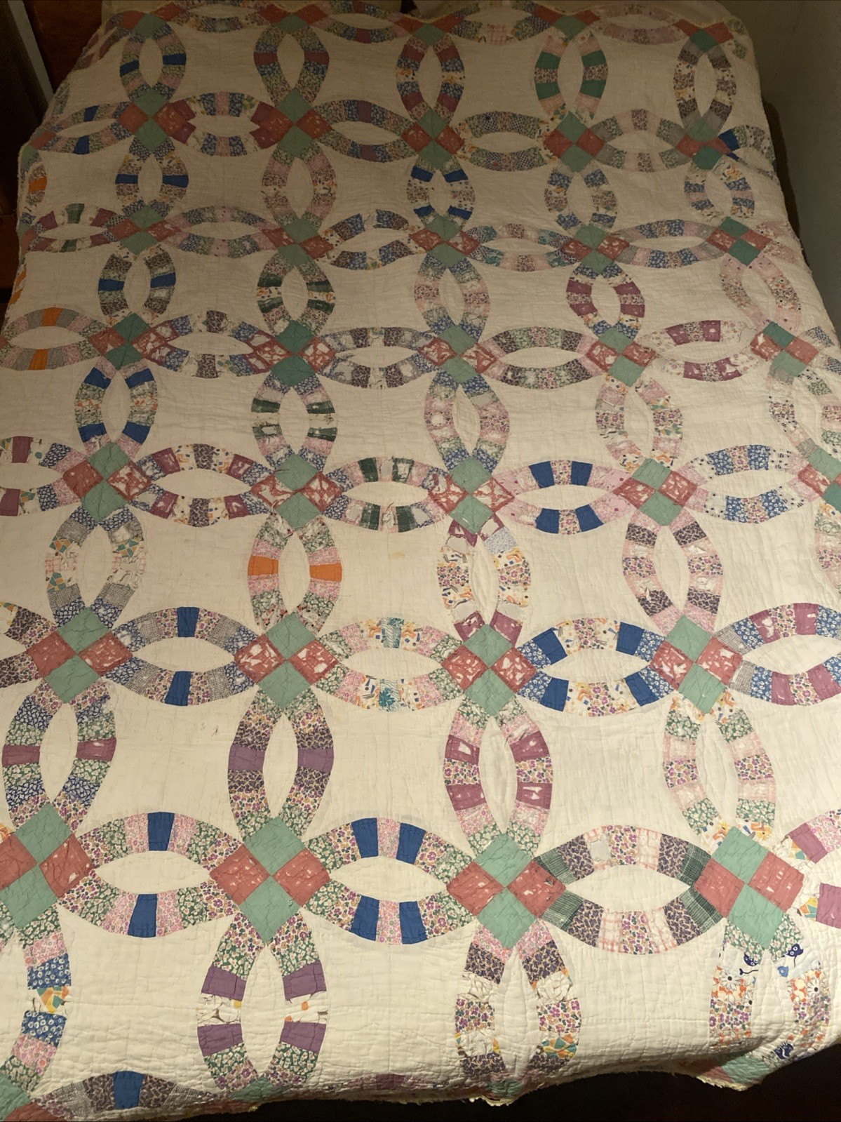 Antique Handmade Hand-Stitched 1930s Double Wedding Ring Quilt 68” X 76” READ Antique Handmade Hand-Stitched 1930s Double Wedding Ring Quilt 68” X 76” READ