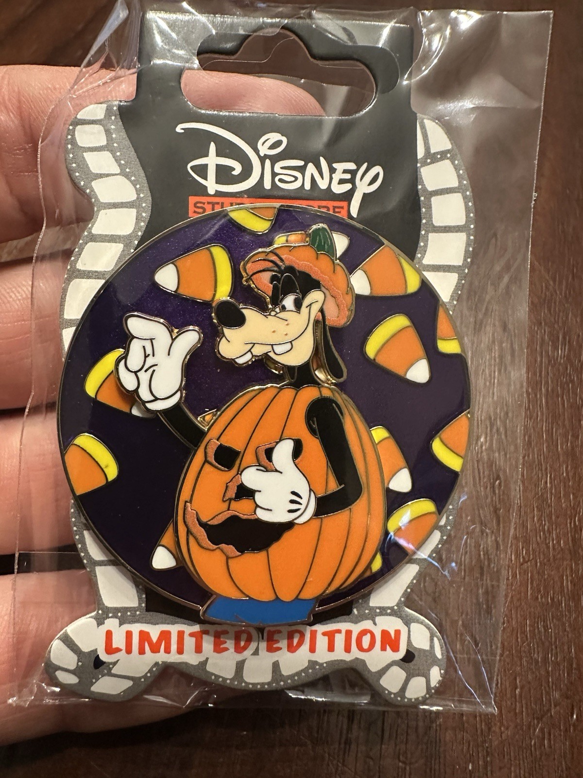 DISNEY PIN DSSH Halloween CANDY CORN LE 400 GOOFY Pumpkin trading Pin DISNEY PIN DSSH Halloween CANDY CORN LE 400 GOOFY Pumpkin trading Pin