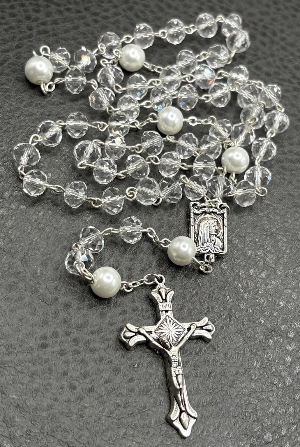 Vintage Crystal Bead Rosary Necklace Faux Pearl Crucifix Cross Silver Tone 26”