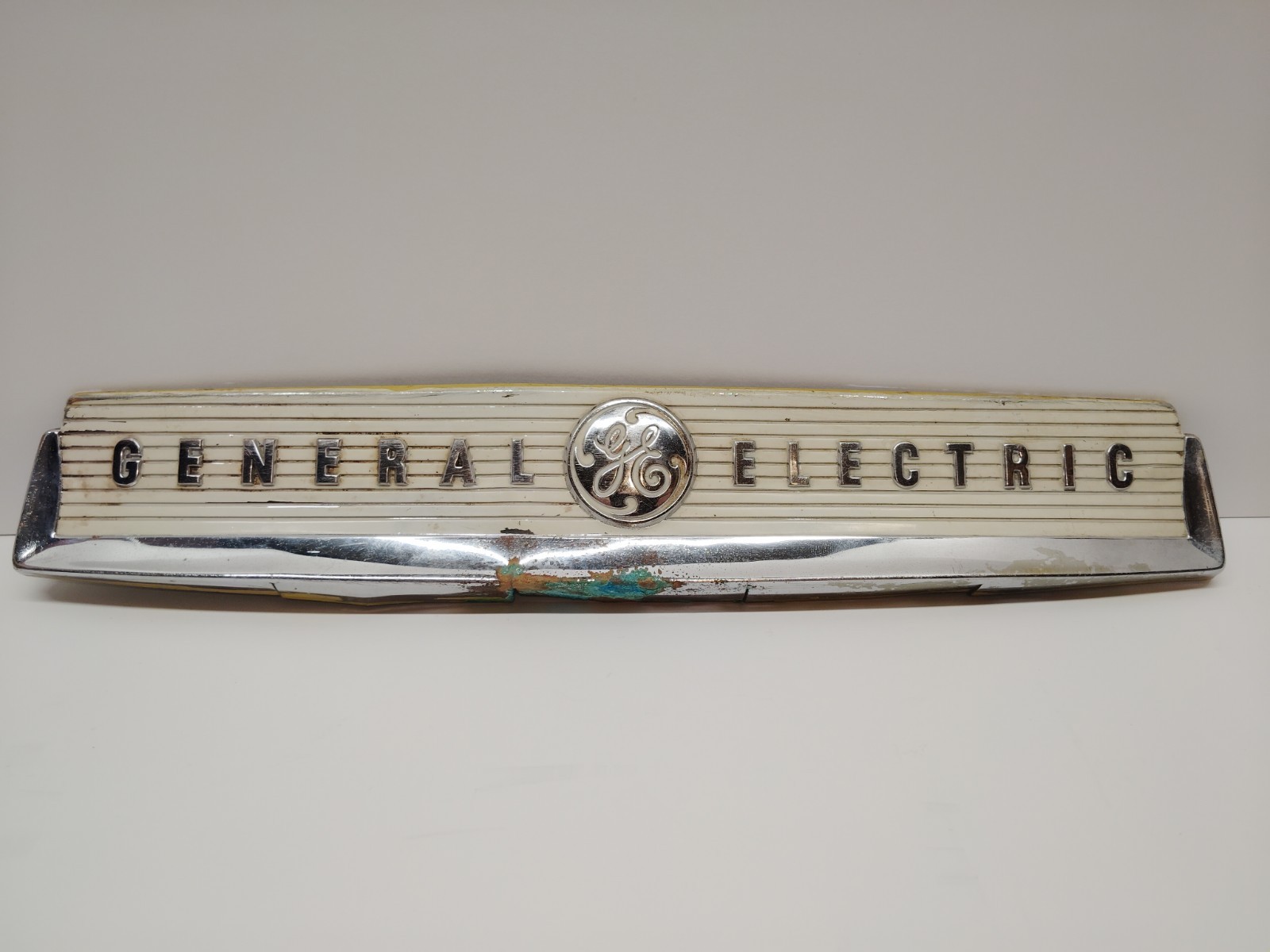 Vintage 1950's General Electric GE Refrigerator Emblem Nameplate Kitchen nice Vintage 1950's General Electric GE Refrigerator Emblem Nameplate Kitchen nice