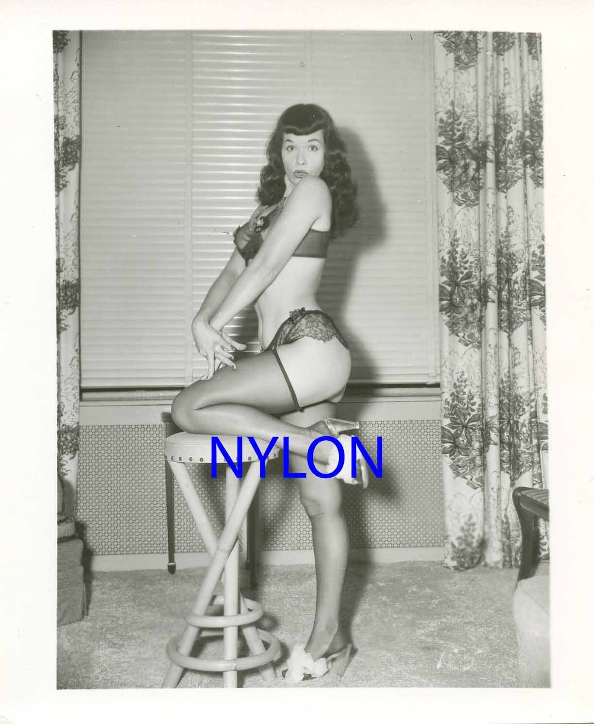 RARE BETTIE PAGE VINTAGE 1950's 4 x 5 PHOTOGRAPH BY JACK BRADLEY RARE BETTIE PAGE VINTAGE 1950's 4 x 5 PHOTOGRAPH BY JACK BRADLEY