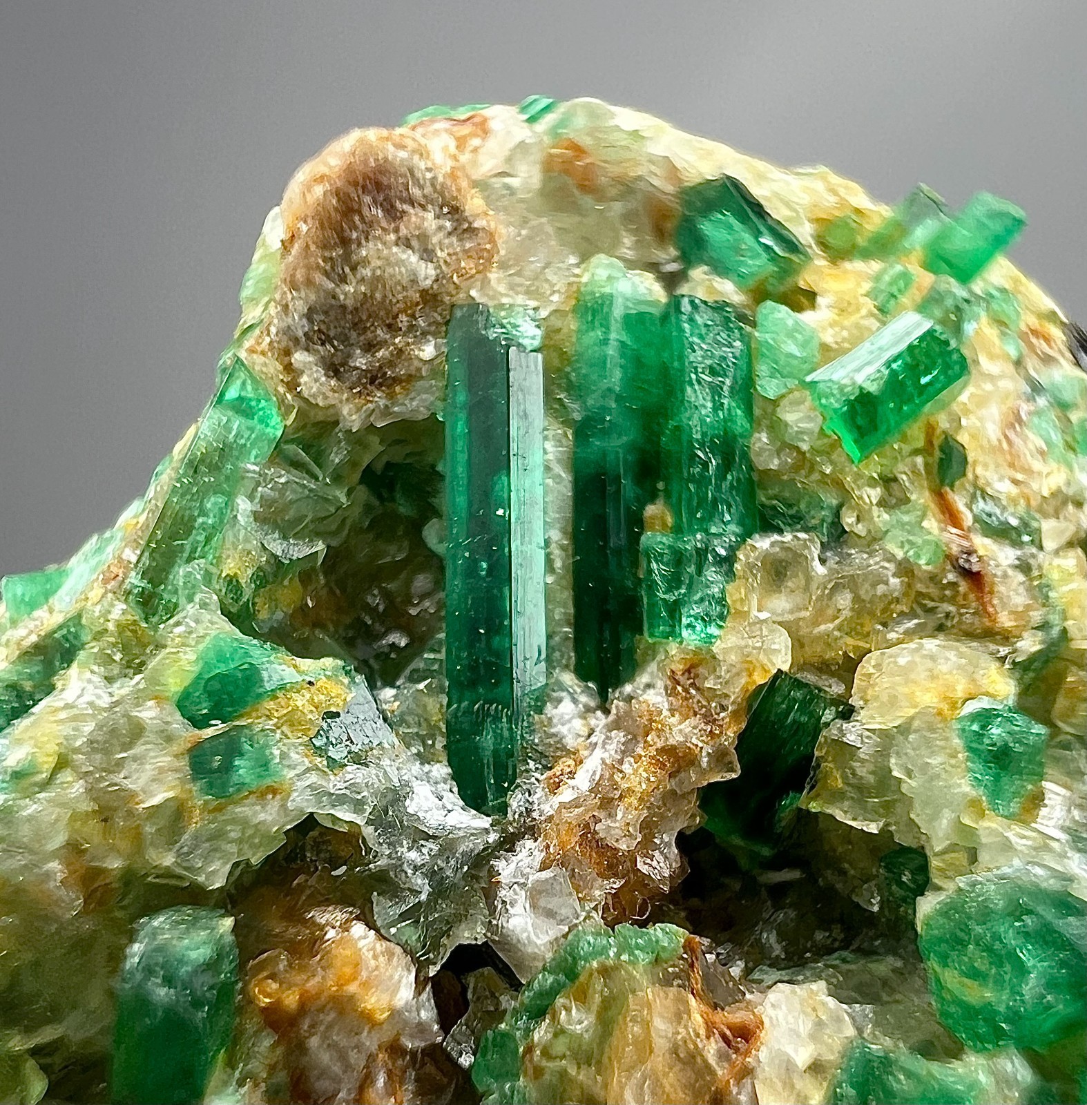 40 Ct Top Green Emerald Crystals Specimen from Panjshir Afghanistan