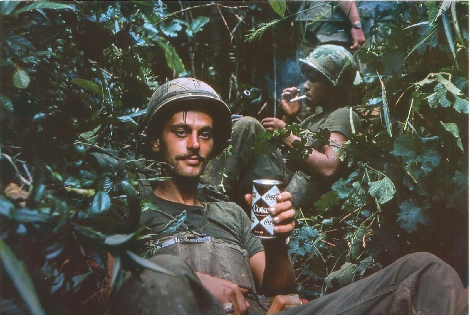 Vietnam War Photos -- US Soldiers Relaxing... Vietnam War Photos -- US Soldiers Relaxing...