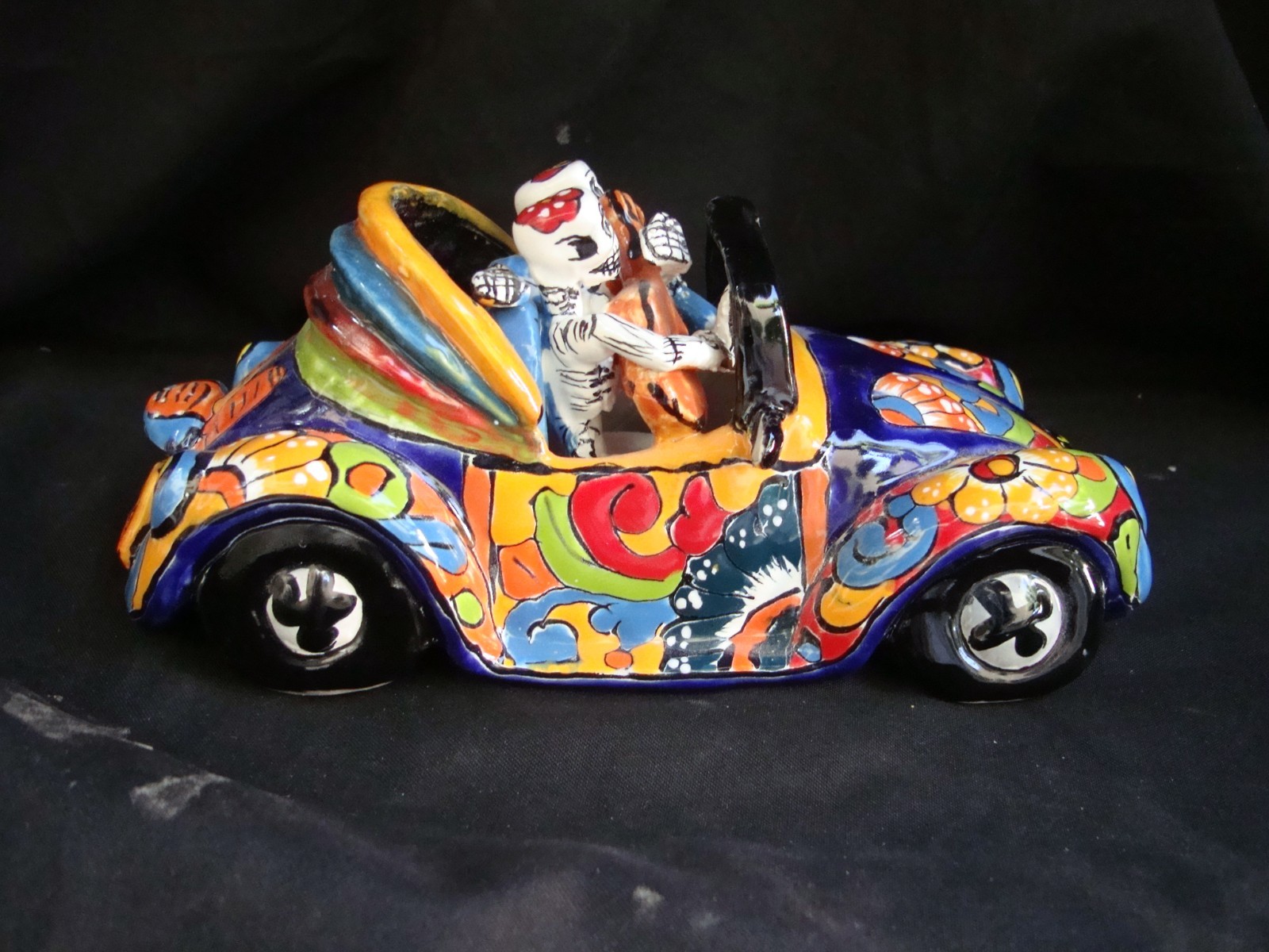 Talavera VW beetle,  Day of the day Musician Driver by artist Gerardo Garcia