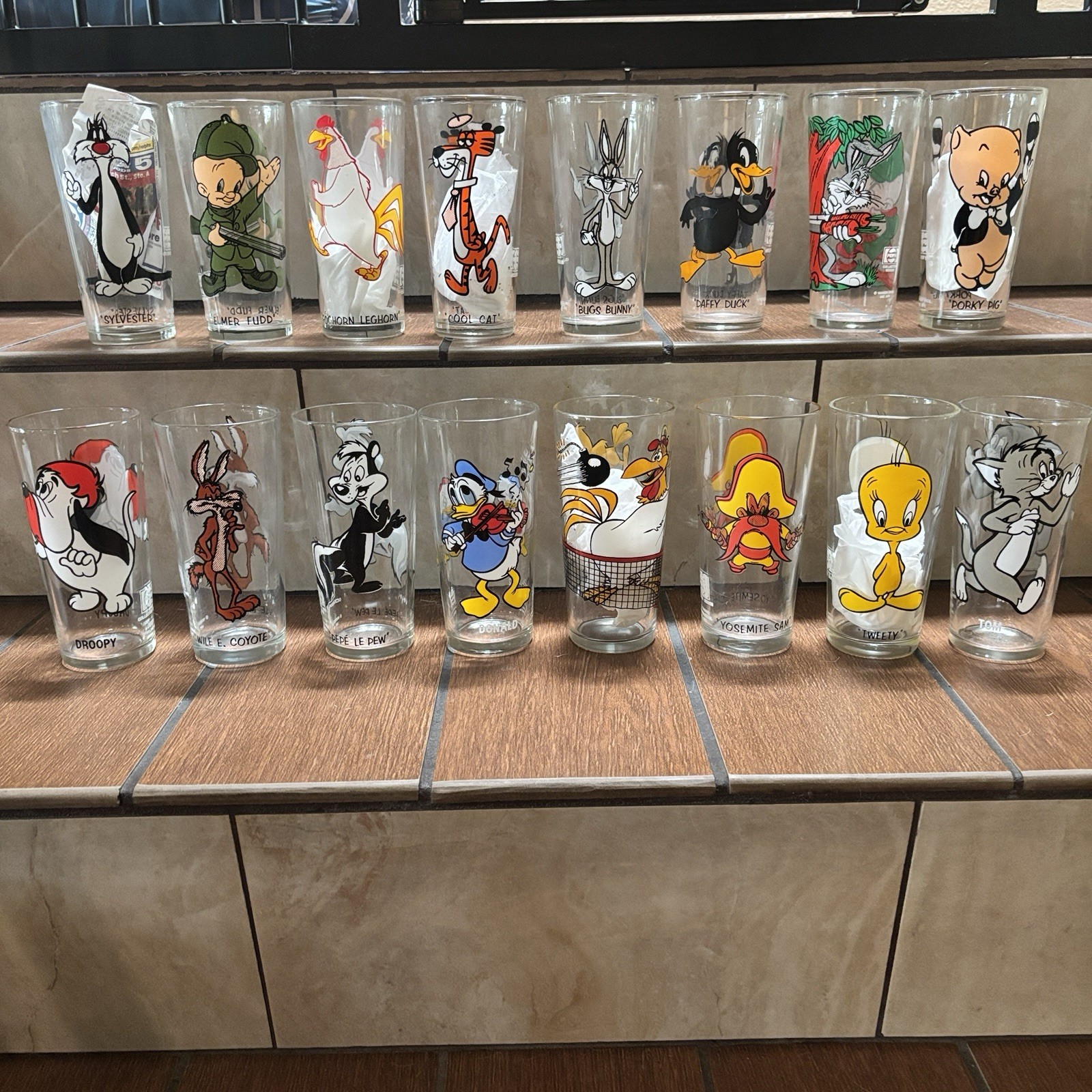 Vintage 1973 + 1976 Pepsi Looney Tunes Warner Bros. Collector Series Glasses Vintage 1973 + 1976 Pepsi Looney Tunes Warner Bros. Collector Series Glasses