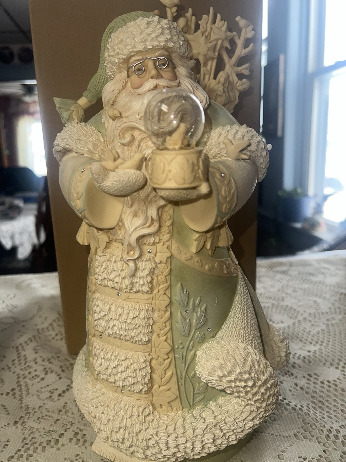 Enesco Foundations Nature Santa Masterpiece 4022668