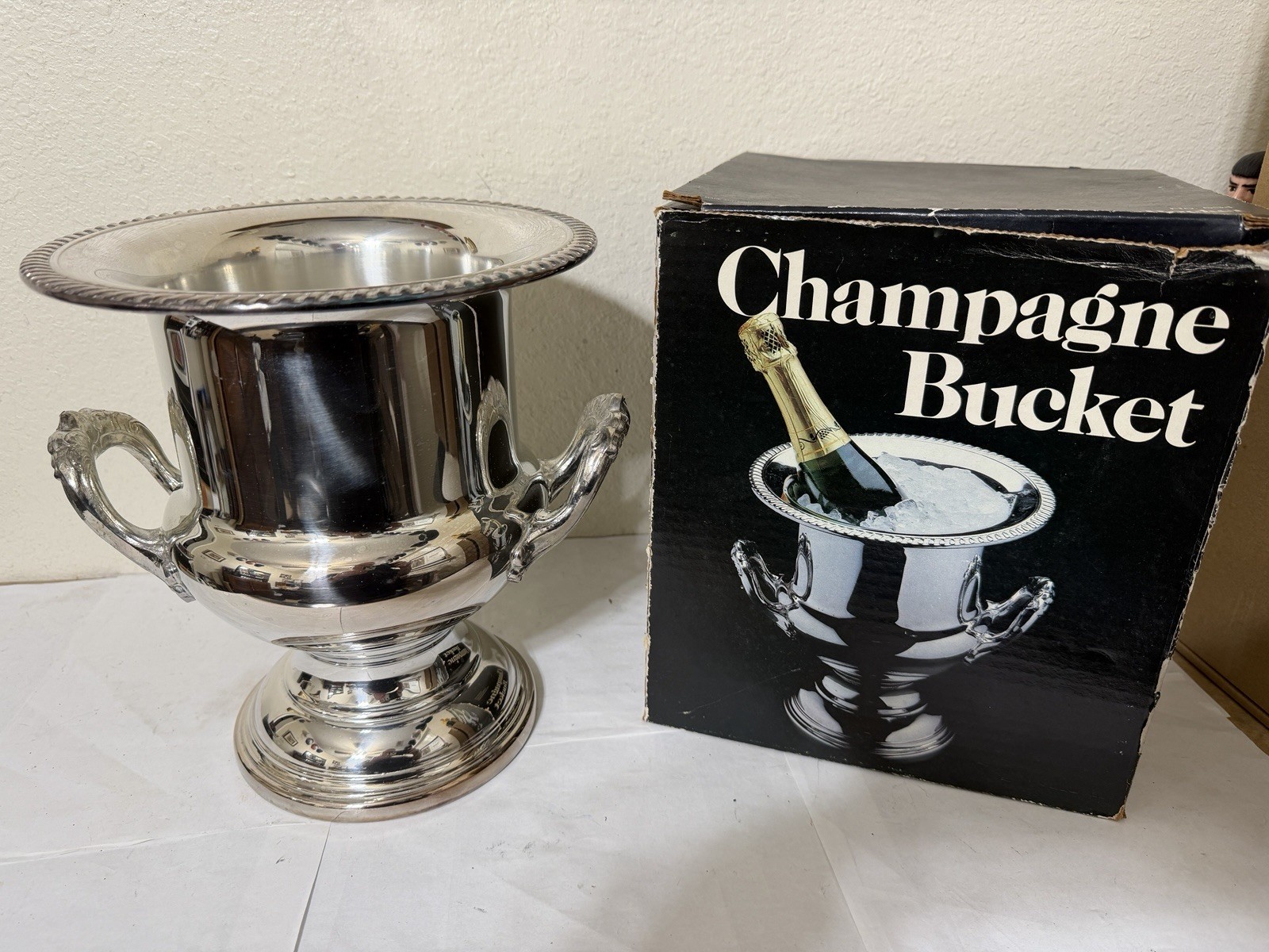 Vintage Leonard Gadroon Silver Plated Trophy Champagne Ice Bucket No. 534 W/Box Vintage Leonard Gadroon Silver Plated Trophy Champagne Ice Bucket No. 534 W/Box