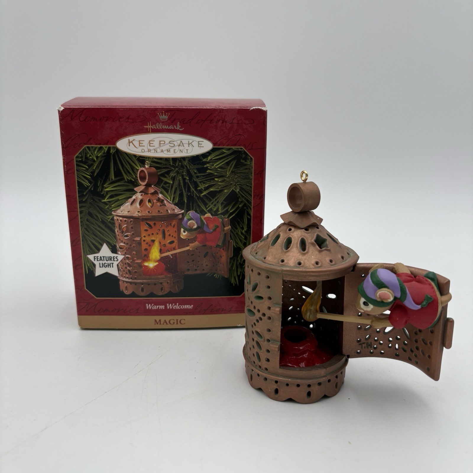 Vintage HALLMARK Keepsake Ornament Warm Welcome MAGIC Mouse & Light-up Lantern Vintage HALLMARK Keepsake Ornament Warm Welcome MAGIC Mouse & Light-up Lantern