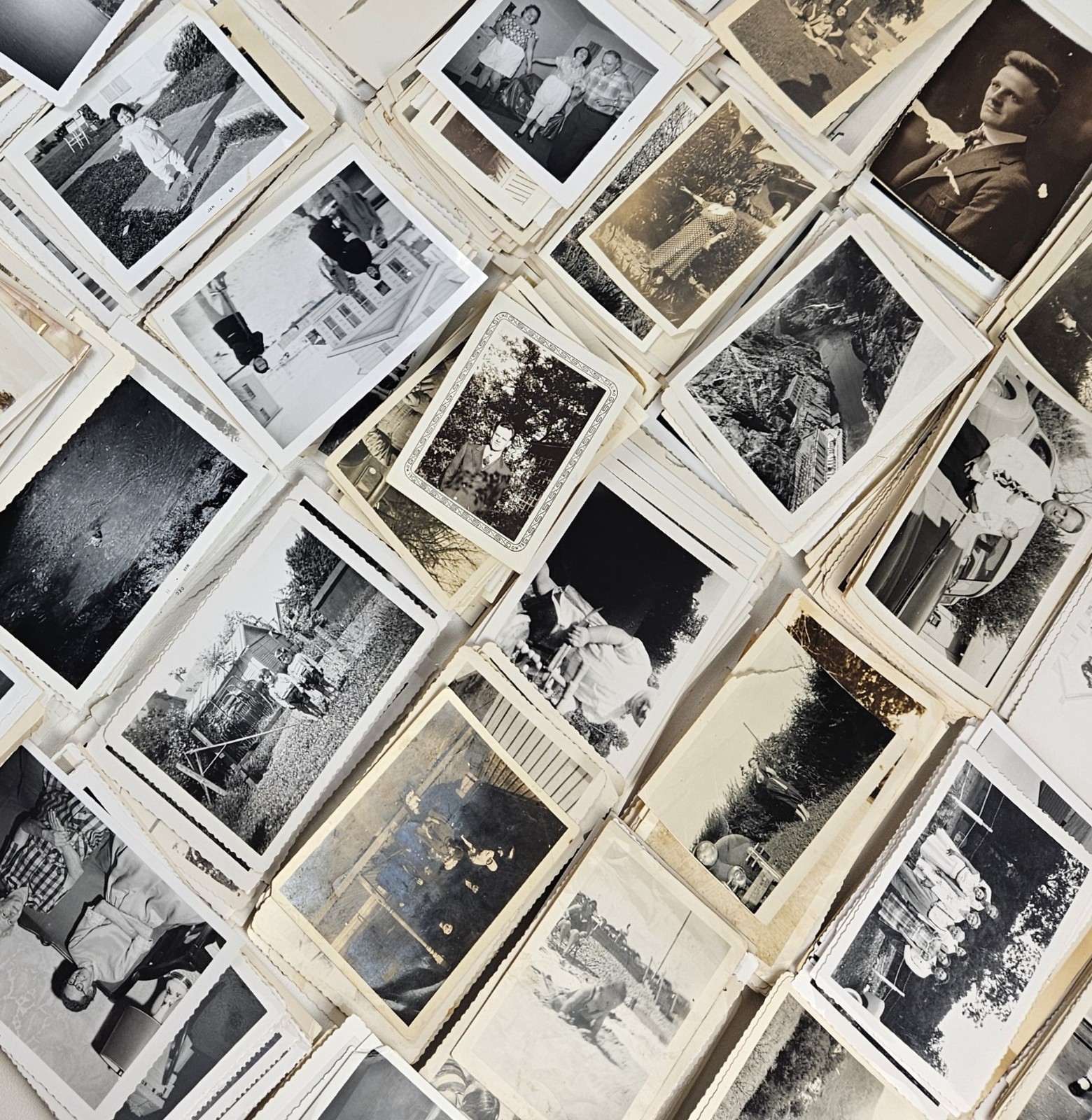 Bulk 1000 Pc Lot B&W Vtg Photo Snapshots Crafting Scrapbook Junk Assorted Art 1A Bulk 1000 Pc Lot B&W Vtg Photo Snapshots Crafting Scrapbook Junk Assorted Art 1A