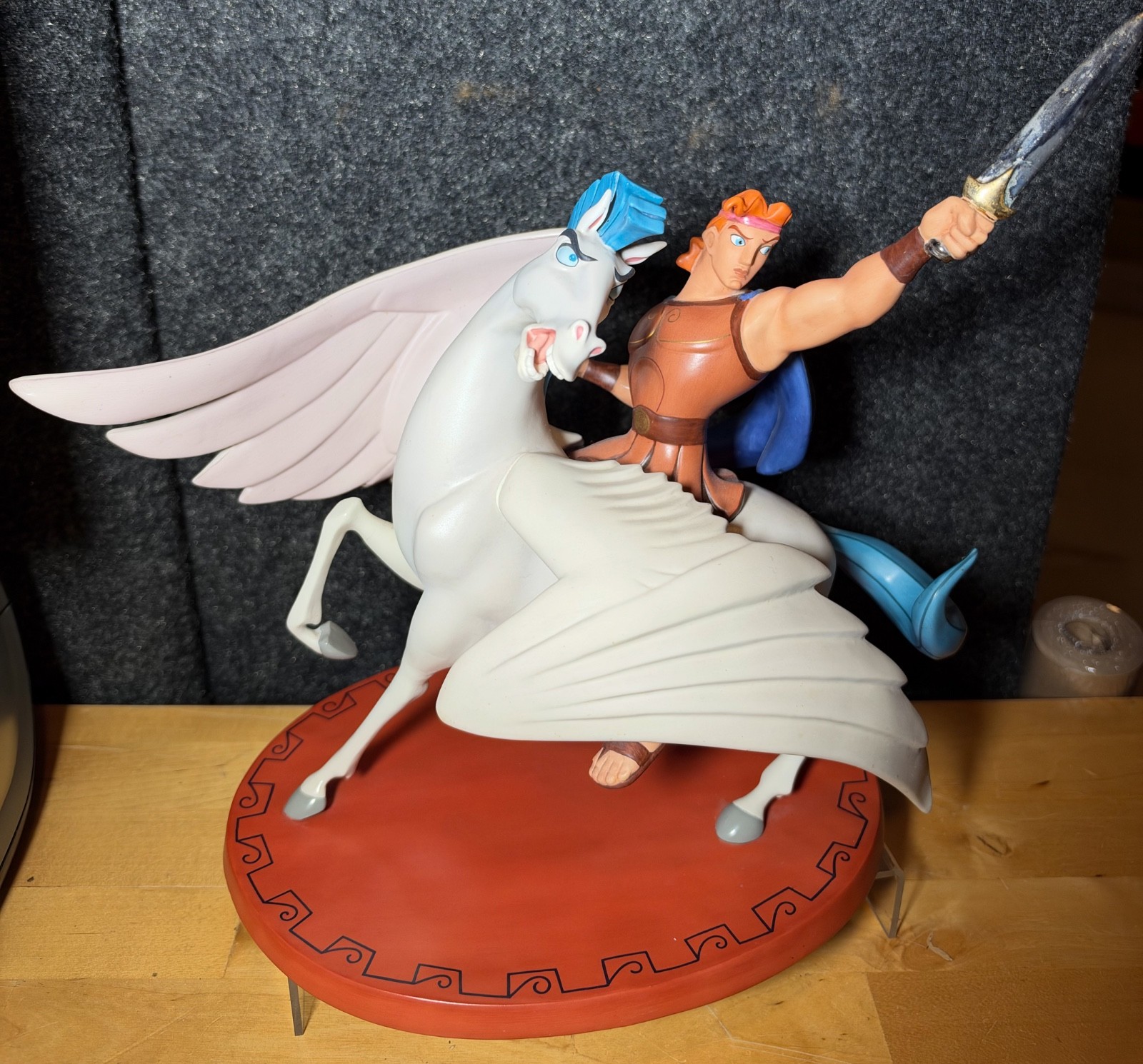 WDCC HERCULES & PEGASUS Defiant LE 1250/2000 Disney Figurine w/ COA Box - ISSUES WDCC HERCULES & PEGASUS Defiant LE 1250/2000 Disney Figurine w/ COA Box - ISSUES